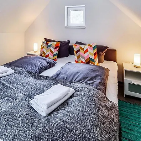 Сasa de vacaciones 1 Bedroom Beautiful In
